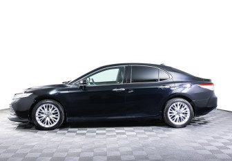 Подержанный автомобиль Toyota Camry Sedan 2019 года (8 фото)