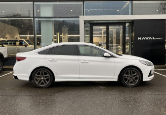 Подержанный автомобиль Hyundai Sonata 2019 года (4 фото)