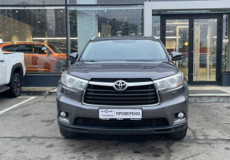 Подержанный автомобиль Toyota Highlander 2014 года (2 фото)
