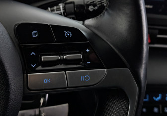 Подержанный автомобиль Hyundai Elantra Sedan 2021 года (28 фото)