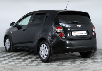 Подержанный автомобиль Chevrolet Aveo Hatchback 2012 года (7 фото)