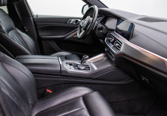 Подержанный автомобиль BMW X6 2020 года (10 фото)