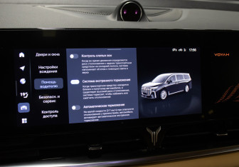 Подержанный автомобиль Voyah Dream 2022 года (25 фото)