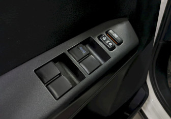 Подержанный автомобиль Toyota RAV4 2017 года (12 фото)