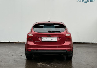 Подержанный автомобиль Ford Focus Hatchback 2013 года (6 фото)