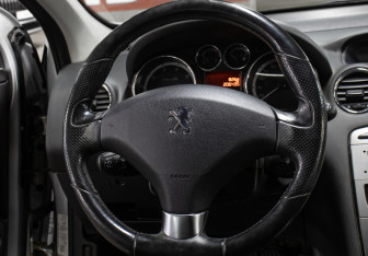 Подержанный автомобиль Peugeot 308 Hatchback 2010 года (17 фото)