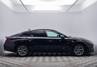 Подержанный автомобиль Hyundai Sonata 2021 года (6 фото)
