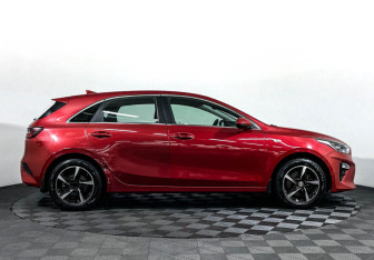 Подержанный автомобиль Kia Ceed Hatchback 2018 года (4 фото)