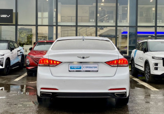 Подержанный автомобиль Genesis G80 2017 года (6 фото)