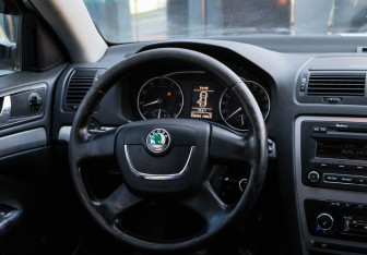 Подержанный автомобиль Skoda Octavia Wagon 2009 года (11 фото)