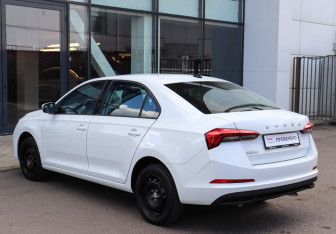 Подержанный автомобиль Skoda Rapid Liftback 2022 года (6 фото)