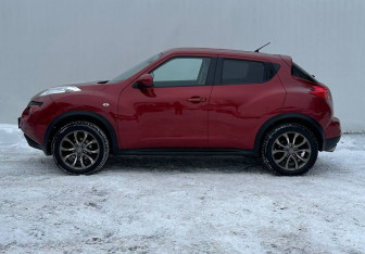 Подержанный автомобиль Nissan Juke 2013 года (8 фото)