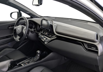 Подержанный автомобиль Toyota C-HR 2021 года (13 фото)