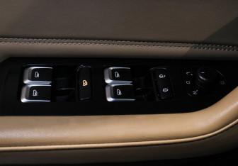 Подержанный автомобиль Geely Okavango 2023 года (25 фото)