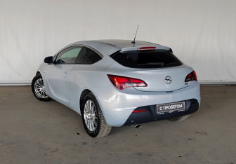 Подержанный автомобиль Opel Astra Hatchback 2012 года (5 фото)