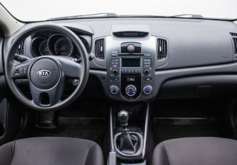 Подержанный автомобиль Kia Cerato Sedan 2012 года (13 фото)