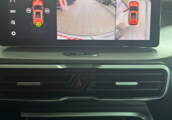 Подержанный автомобиль Geely Coolray 2022 года (15 фото)