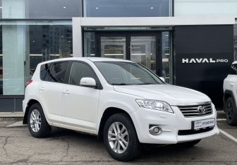 Подержанный автомобиль Toyota RAV4 2012 года (3 фото)