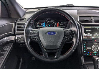 Подержанный автомобиль Ford Explorer 2016 года (22 фото)