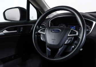 Подержанный автомобиль Ford Mondeo Sedan 2015 года (12 фото)