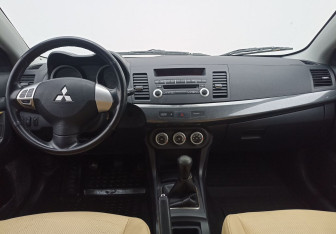 Подержанный автомобиль Mitsubishi Lancer Sedan 2008 года (12 фото)