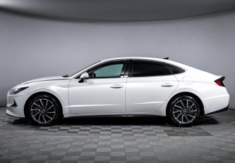 Подержанный автомобиль Hyundai Sonata 2021 года (8 фото)