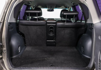 Подержанный автомобиль Toyota RAV4 2010 года (14 фото)