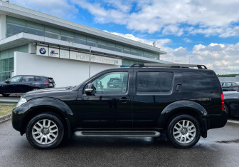 Подержанный автомобиль Nissan Pathfinder 2012 года (8 фото)