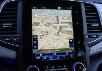 Подержанный автомобиль Renault Talisman Wagon 2017 года (19 фото)