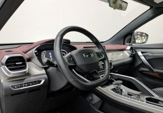 Подержанный автомобиль Geely Coolray 2023 года (14 фото)