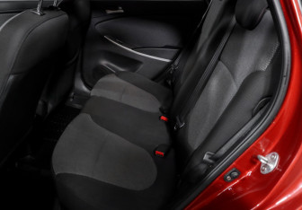 Подержанный автомобиль Hyundai Solaris Hatchback 2013 года (10 фото)