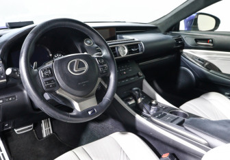 Подержанный автомобиль Lexus RC F 2016 года (14 фото)
