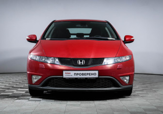 Подержанный автомобиль Honda Civic Hatchback 2011 года (2 фото)