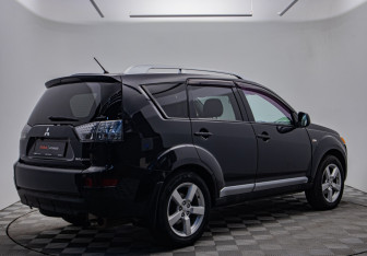 Подержанный автомобиль Mitsubishi Outlander 2008 года (5 фото)