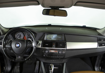 Подержанный автомобиль BMW X5 2009 года (14 фото)