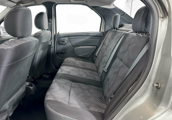 Подержанный автомобиль Renault Logan Sedan 2013 года (10 фото)