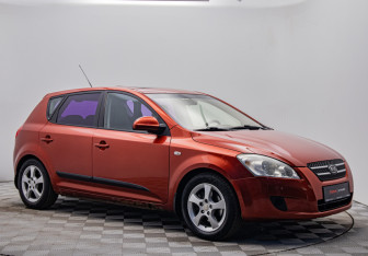 Подержанный автомобиль Kia Ceed Hatchback 2008 года (7 фото)