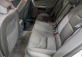 Подержанный автомобиль Volvo S60 2014 года (16 фото)