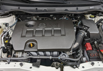 Подержанный автомобиль Toyota Auris Hatchback 2013 года (9 фото)