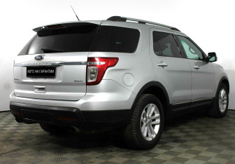 Подержанный автомобиль Ford Explorer 2013 года (4 фото)