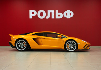 Подержанный автомобиль Lamborghini Aventador Coupe 2017 года (4 фото)