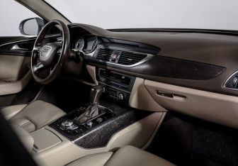 Подержанный автомобиль Audi A6 Sedan 2017 года (9 фото)
