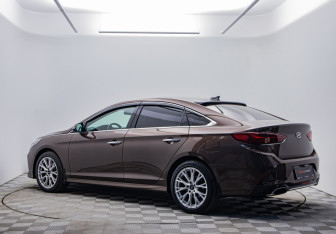 Подержанный автомобиль Hyundai Sonata 2019 года (7 фото)