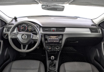 Подержанный автомобиль Skoda Rapid Liftback 2019 года (14 фото)