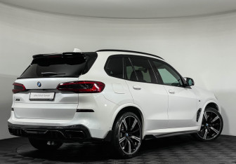 Подержанный автомобиль BMW X5 2019 года (2 фото)