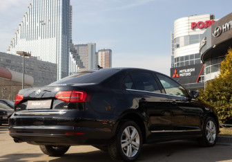 Подержанный автомобиль Volkswagen Jetta Sedan 2018 года (4 фото)