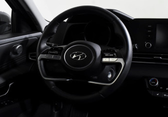 Подержанный автомобиль Hyundai Elantra Sedan 2021 года (13 фото)