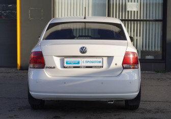 Подержанный автомобиль Volkswagen Polo Sedan 2013 года (6 фото)