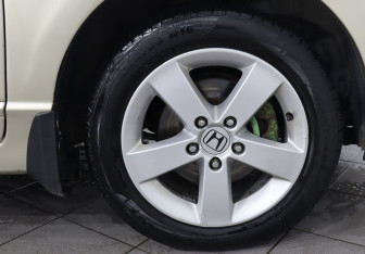 Подержанный автомобиль Honda Civic Sedan 2008 года (9 фото)