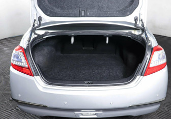 Подержанный автомобиль Nissan Teana 2013 года (22 фото)